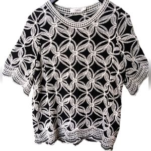 Solitaire Black and White Patterned Blouse